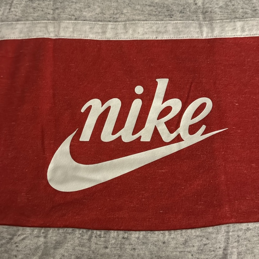 Cropped Nike Workout Tank - Picture 3 of 4